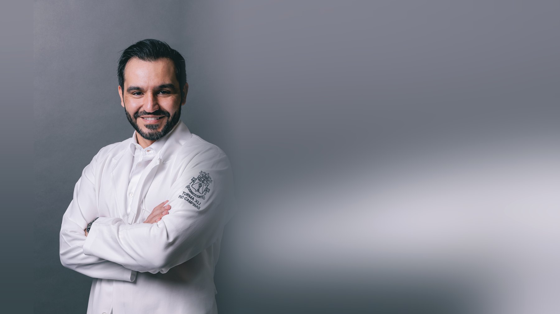Dr. Igor Cardillo em ambiente cl&iacute;nico